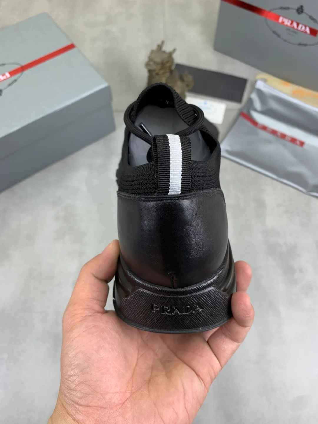 Men's Men's Shoes 💰P500💰【New Style】 (PRADA) The latest model of men's shoes has been launched on the official website in 1:1 copy, synchronized with Hong Kong counters, and on the same catwalk; all made of cowhide Epoxy mesh ➕Imported breathable fabric with cowhide lining, 🍡🍡Original 1:1 rubber outsole, non-slip and wear-resistant; comfortable on the feet, attractive style, fine workmanship, and simple and neat shoe lasts, highlighting a man's boldness and toughness, 👍size 38 to 44 3⃣️Color🉑️Choose